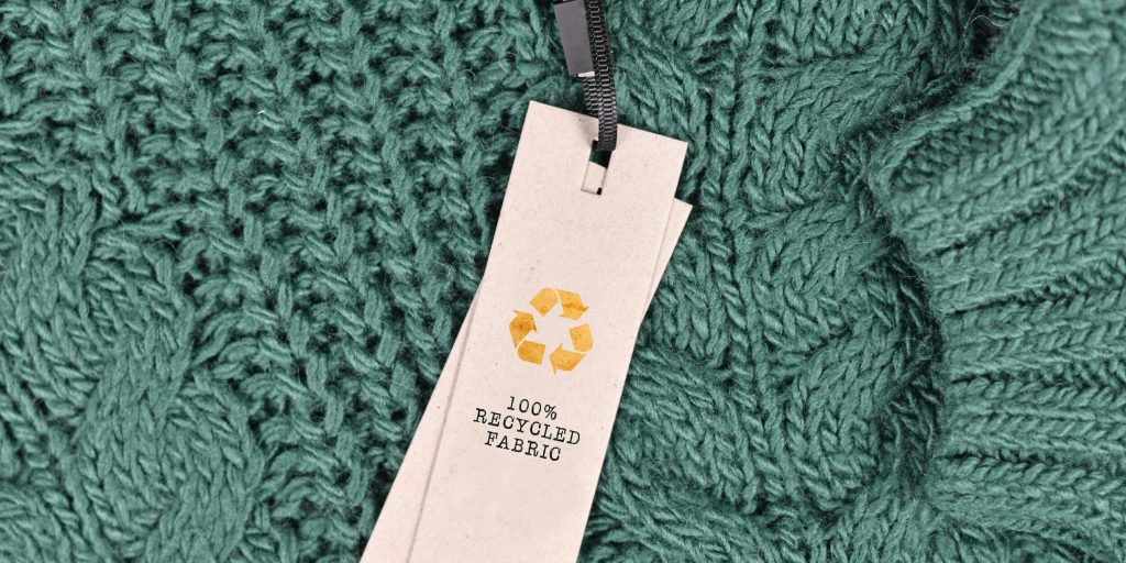 fashion label showing 100% recycled material