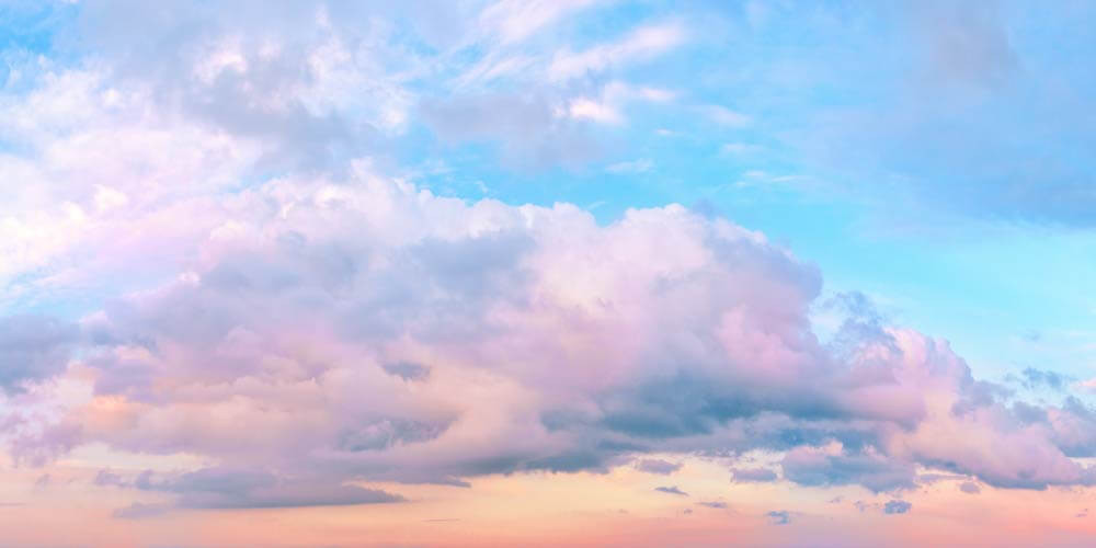 clouds in a blue and pinkish sky, showing difference between multi-tenant and single tenant SaaS solutions