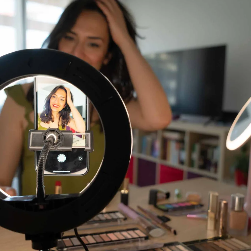 influencer live streaming her cosmetic review and recommendation online