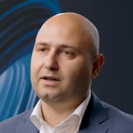 Alexandru Radavoi, Vertiv